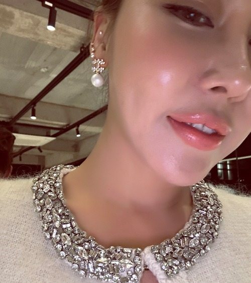 Shiny pearl earring